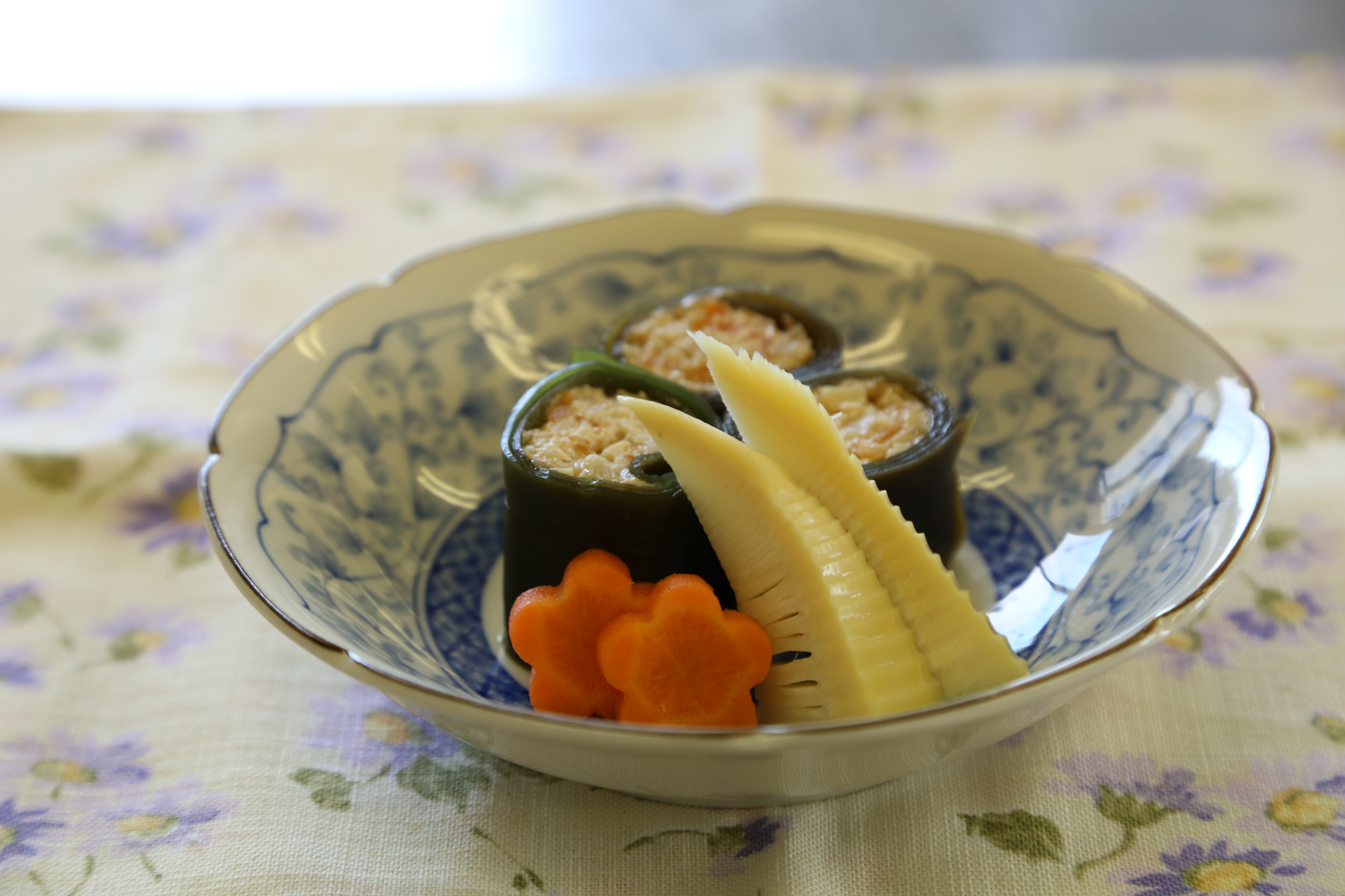 鶏ひき肉とタケノコの昆布巻き