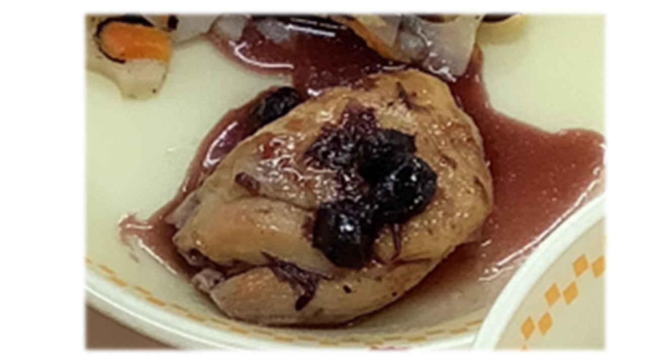 チキンソテーアロニアソース